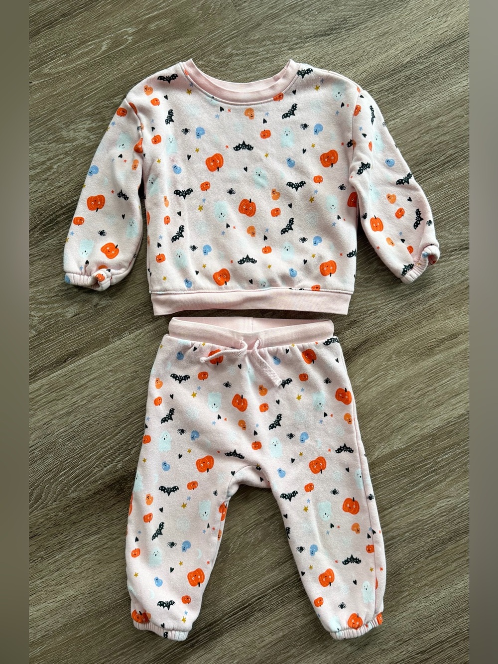 Cozy Halloween 18-24 months sweatpants set Pumpkin Sweatshirt & Jogger Old Navy